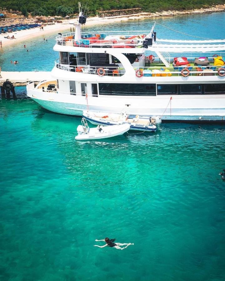 ホテル Queen Isabella Premium Vlorë エクステリア 写真